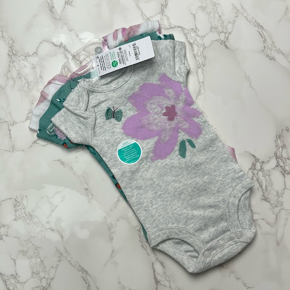 NWT 3pk Carters Newborn Onsies // Floral Prints